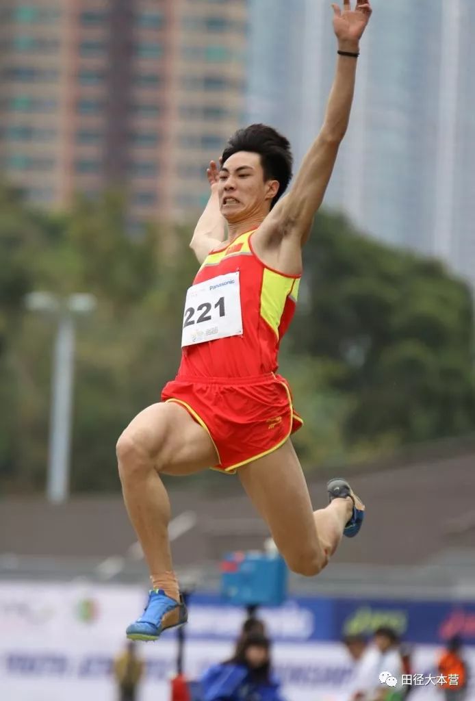 包含天山山猫队读秒绝平嵩山雄鲨队，田径公开赛上演耐力碾压对手！球迷期待下一战的词条