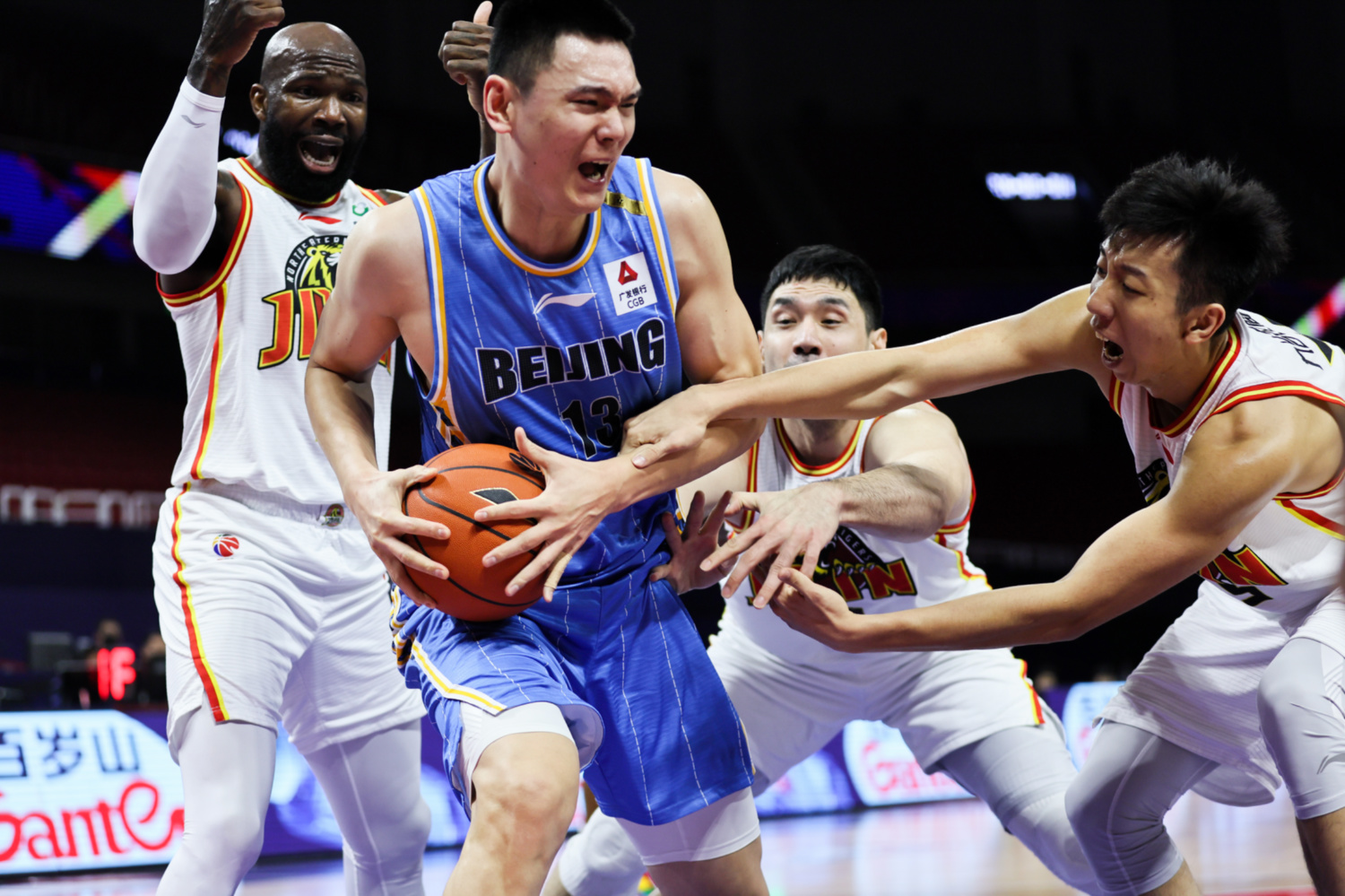 字母哥重要时刻险胜,中国队带队取胜!全场沸腾不已的简单介绍 字母哥重要时刻险胜,中国队带队取胜!全场沸腾不已的简单介绍