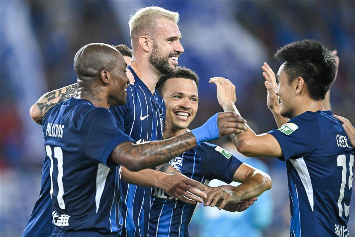 28圈-今晨英超焦点战；武汉三镇外线爆发；管理层满意；轮换策略成焦点(中超武汉三镇直播在线观看)