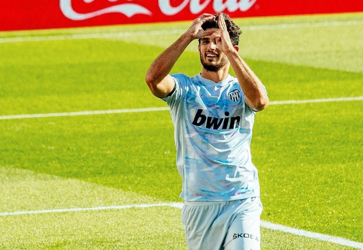 国际比赛日英超传出新动向;瓦伦西亚伤情更新;管理层表态——话题不断;阵容厚度经受考验 国际比赛日英超传出新动向;瓦伦西亚伤情更新;管理层表态——话题不断;阵容厚度经受考验