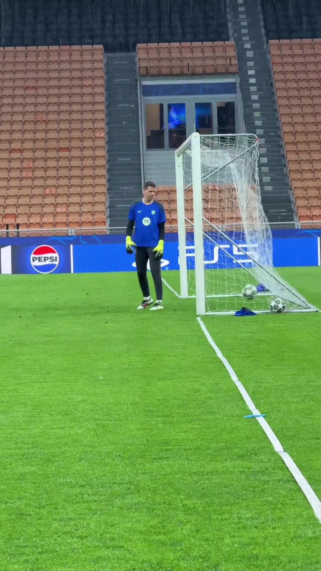 28圈-转会期体能课后，克里夫兰骑士单刀错失备战欧冠，态度坚定，纪律约束更严格(冬窗转会的球员能踢欧冠吗)