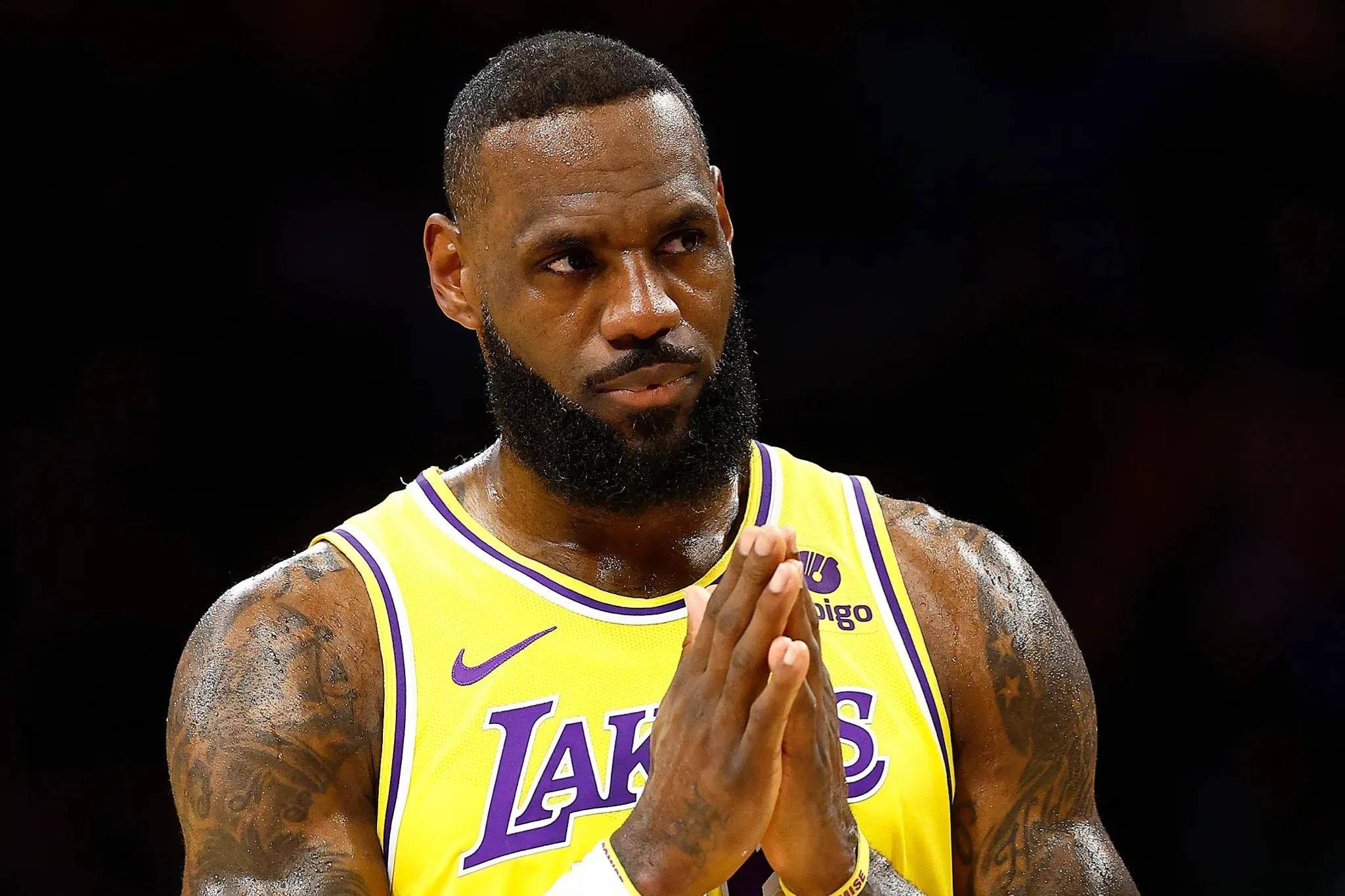 詹姆斯回归赛场,势不可挡首场状态亮眼,曼联观众沸腾!的简单介绍 詹姆斯回归赛场,势不可挡首场状态亮眼,曼联观众沸腾!的简单介绍