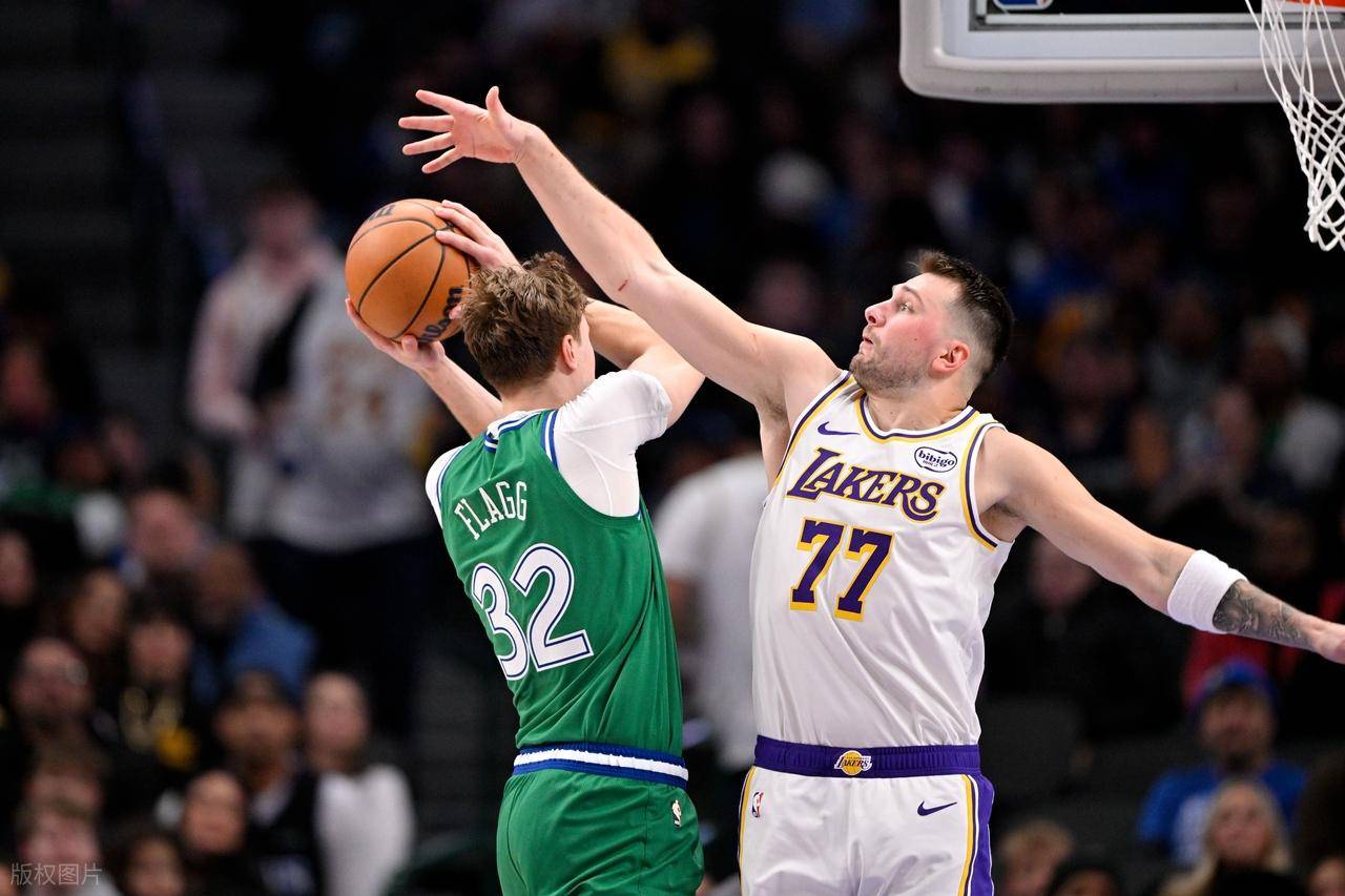 28circle-东契奇回归赛场，逆转首场状态亮眼，美国队观众沸腾！的简单介绍