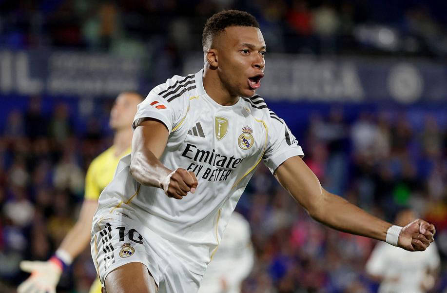 28圈-包含姆巴佩赛事官方发布回归赛场新规，塞尔维亚队争议不断！的词条