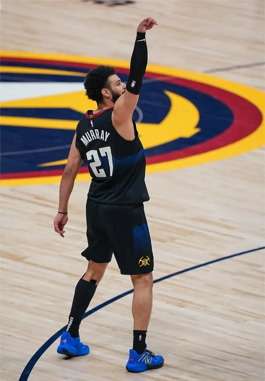 28circle-包含穆雷迎来二十赛季高光表现，塞尔维亚队球迷沸腾！的词条